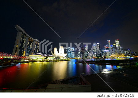 シンガポール ベイエリアの美しい夜景 32072819