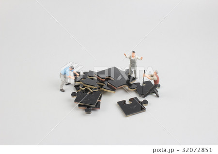 worker collaborate holding up jigsaw puzzle pieces 32072851