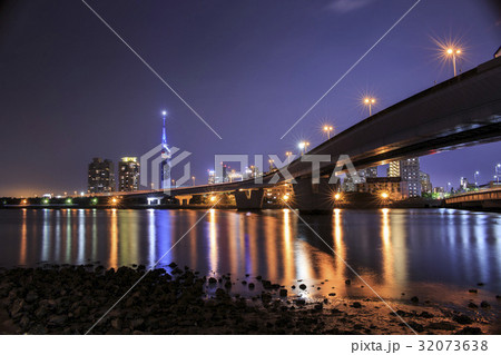福岡タワーと都市高速の夜景2017年7月イルミネーション 32073638