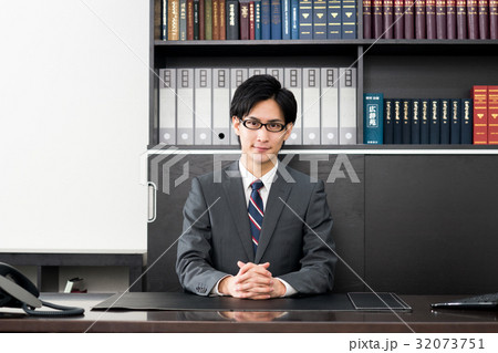 ビジネスマン 32073751