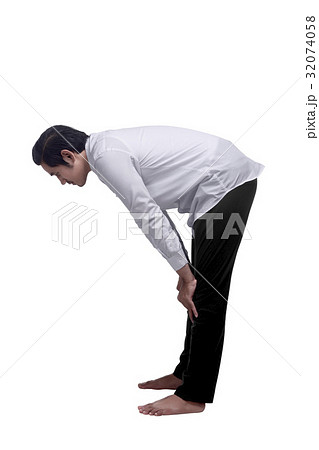 Young asian muslim man is praying 32074058