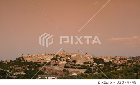 Panorama of the city of Toledo in Spain at sunset. 32074749