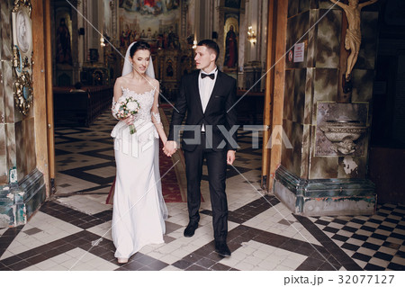 bride and groom bride and groom 32077127