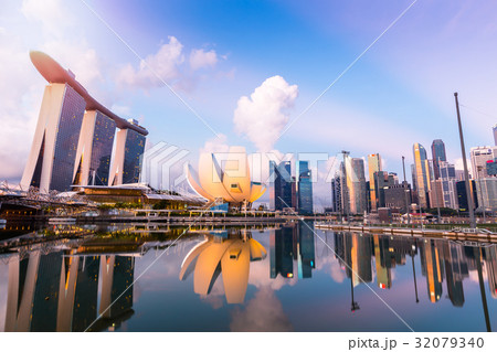 Singapore Skyline and view of Marina Bay at Dusk 32079340