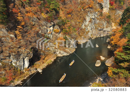 鬼怒川温泉　鬼怒川の紅葉とライン下り 32080883
