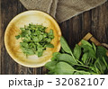 Wooden tray with spinach leaves 32082107