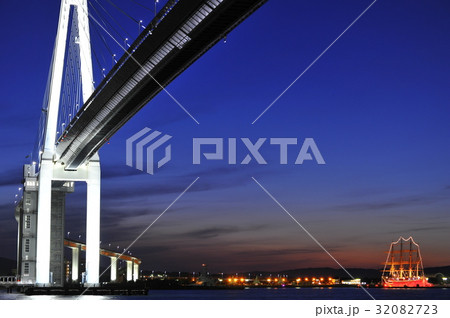 新湊大橋と海王丸　青Ver1 32082723