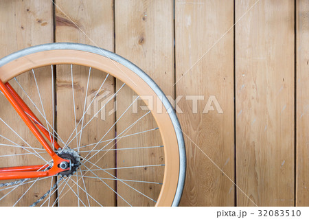 bicycle parked with wood wall, close up image 32083510