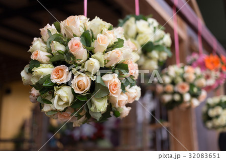 wedding ceremony decoration with white bouquet 32083651
