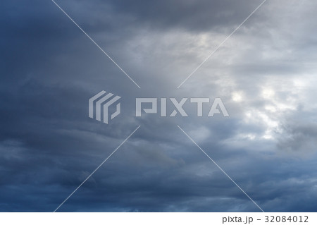 dramatic moody dark storm cloud sky 32084012
