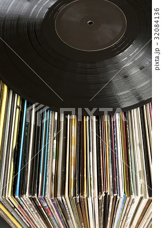 レコード 32084136