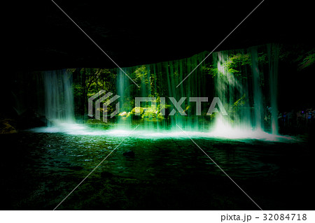 裏見の滝として有名な熊本 鍋ヶ滝 裏見の滝として有名な熊本 鍋ヶ滝 32084718