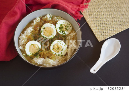 rice with coconut onion sauce and eggs 32085284