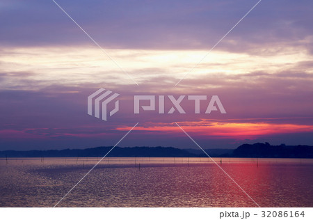 涸沼の夕景　茨城県大洗町 32086164