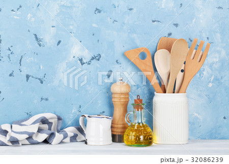 Kitchen utensils 32086239