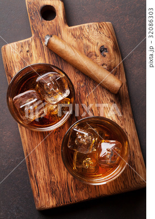 Whiskey with ice and cigar Whiskey with ice and cigar 32086303