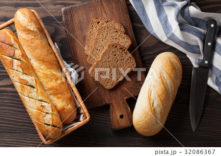 Fresh bread 32086367