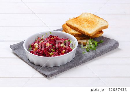 beetroot spread with toasted bread 32087438