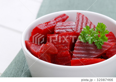 sliced and pickled beetroot sliced and pickled beetroot 32087466