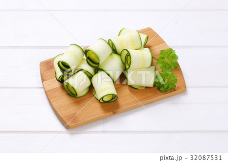 raw zucchini strips 32087531