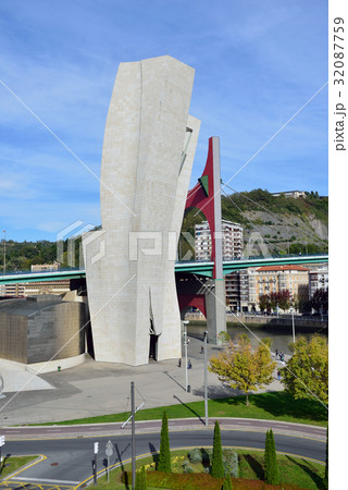 スペイン　ビルバオ　グッゲンハイム美術館 32087759