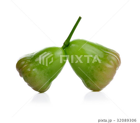 Rose apples or chomphu on white background 32089306