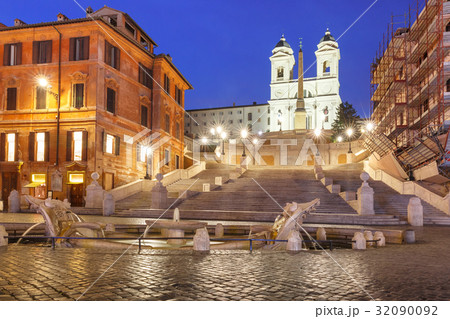 Spanish Steps at night, Rome, Italy. 32090092