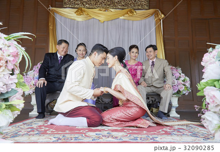 bride and groom are sitting and facing each other  bride and groom are sitting and facing each other  32090285