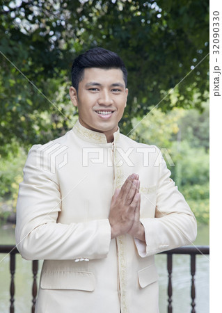 A happy groom is welcoming in Thai style A happy groom is welcoming in Thai style 32090330