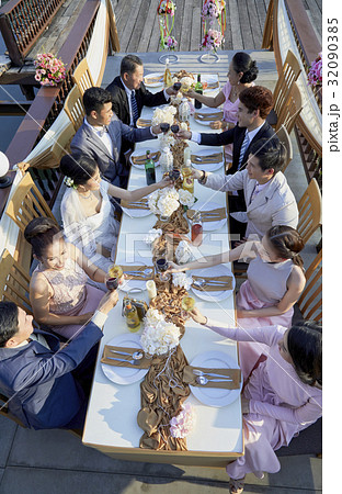 Everyone is toasting wine to congratulates on married couple's happiness 32090385