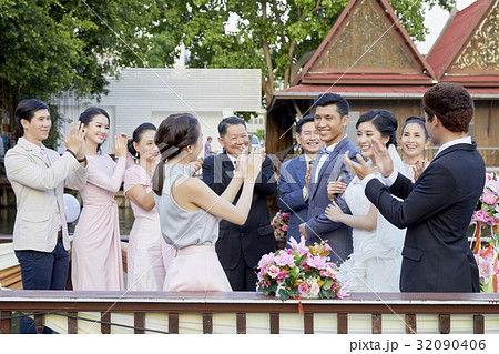 guests are surrounding groom and bride and clapping 32090406