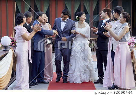 People are cheering a couple in the wedding. 32090444