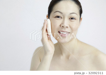 40代女性、スキンケア、ビューティーケア 40代女性、スキンケア、ビューティーケア 32092311