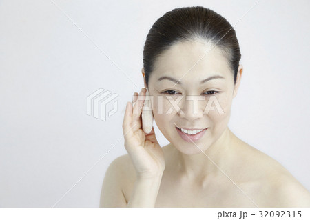 40代女性、スキンケア、ビューティーケア 40代女性、スキンケア、ビューティーケア 32092315