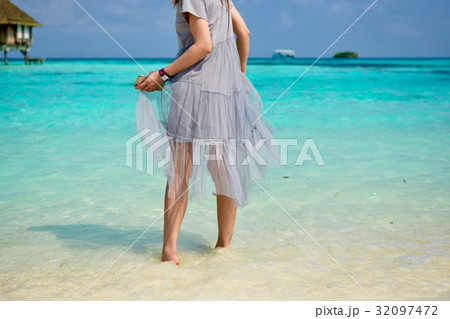 women on the beach 32097472