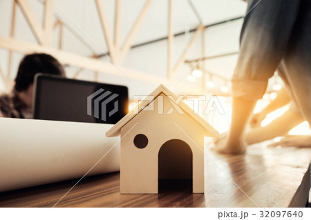 Engineer of architect starting draw a house blueprint on the des 32097640