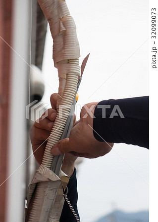 エアコン工事 屋外 エアコン工事 屋外 32099073