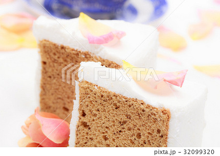 紅茶のシフォンケーキ 32099320