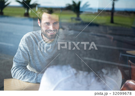 Man talking to a woman in coffee shop 32099678