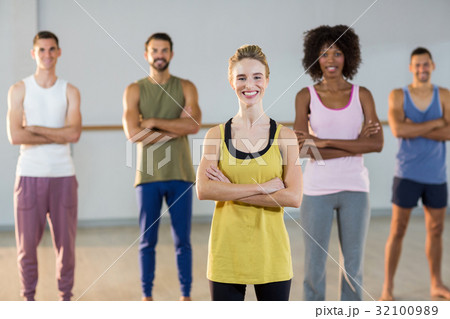 Portrait of group of people standing in gym 32100989