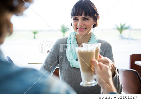 Couple toasting glass of cold coffee 32101327