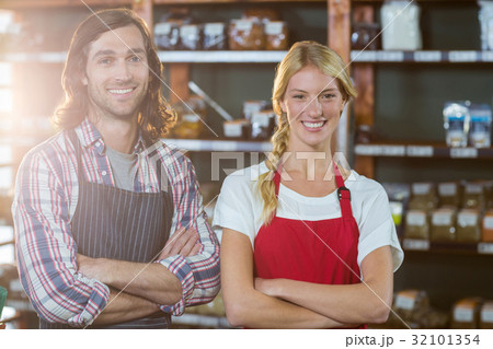 Smiling staffs standing with arms crossed in supermarket 32101354