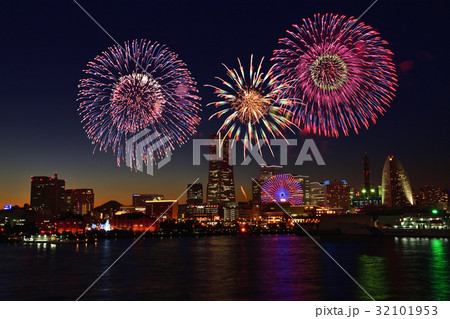 みなとみらい花火 32101953