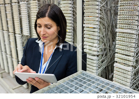 Technician using digital tablet 32101954