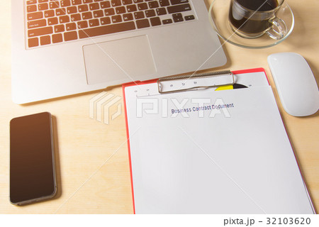 Businessman is signing a contract 32103620