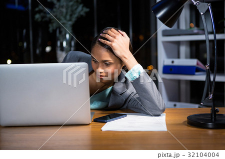 Tired businesswoman sleeping on the desk Tired businesswoman sleeping on the desk 32104004