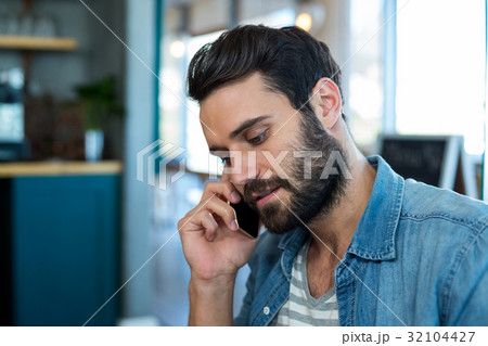 Man talking on mobile phone 32104427