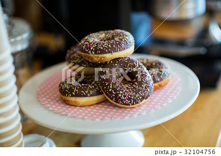 Doughnuts on cake stand Doughnuts on cake stand 32104756