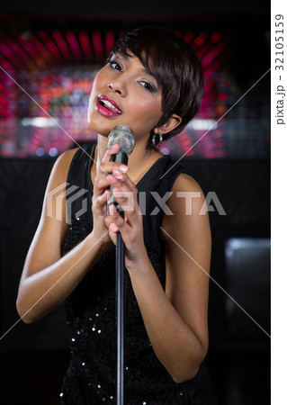 Woman singing in bar Woman singing in bar 32105159