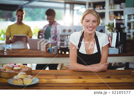 Portrait of waitress standing behind the counter 32105577